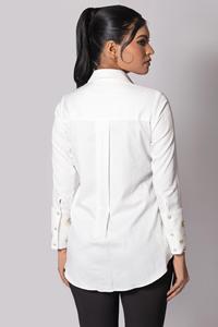 Camisa SOLENE de satén de algodón blanco, premium y elegante para mujer, muy cómoda de llevar en todas las ocasiones - Product Image 3