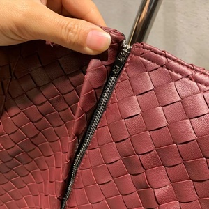 Falda de Cuero Spandex Personalizada de Alta Calidad para Mujer con Cinturón Bordado, el Mejor Diseño, Precio al por Mayor para Falda de Cuero de Moda - Product Image 3