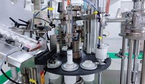Machine de remplissage et de bouchage automatique de liquides pour produits liquides, équipement d'emballage industriel - Product Image 6