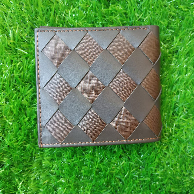 สีน้ำตาลเข้ม