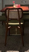 Chaise de salle à manger en bois massif avec dossier en rotin et revêtement en microfibre, design minimaliste nordique pour la maison et la restauration