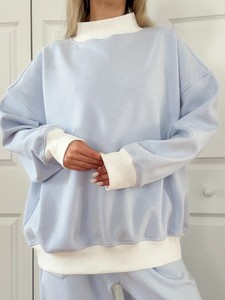 Sudadera personalizada para mujer, de cuello alto, estilo oversized, con ribetes y dobladillo en contraste, de tejido grueso tipo felpa. - Product Image 1