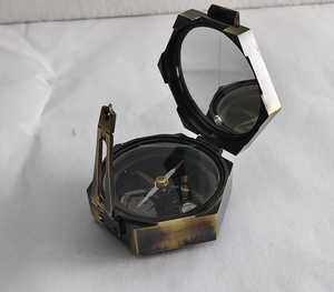 เข็มทิศทองเหลืองทรงแปดเหลี่ยมพร้อมเลนส์กระจกมองเห็นแบบวินเทจสำหรับการเดินเรือ - Product Image 4