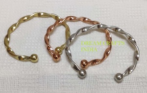 Brazaletes de Diseño Personalizado de Cobre Chapado en 3 Tonos de Alta Calidad, Brazalete de Metal Encantador para Regalos, Sin Plomo - Product Image 4