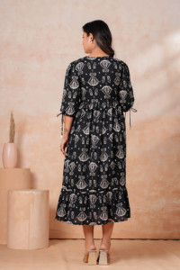 Robe trois-quarts à imprimé floral, manches bouffantes, coupe ajustée et évasée - Product Image 6