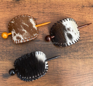 Nouveau cuir de vachette de qualité supérieure personnalisé avec bâton de glissière en bois barrette ovale en épingle à cheveux barrette en cuir véritable faite à la main - Product Image 4