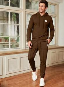 Ensemble de survêtement athlétique pour homme, conçu pour l'entraînement, la course à pied et le port quotidien décontracté, style sportswear moderne. - Product Image 3
