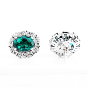 Ensemble de bijoux élégant en cristal vert émeraude avec boucles d'oreilles et collier pendentif en halo de diamants en argent sterling 925, design classique - Product Image 3