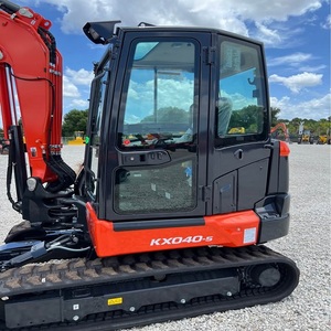 รถขุดขนาดเล็กไฮดรอลิก Kubota KX040-5 ปี 2022 คุณภาพสูง พร้อมแรงเบรกเอาท์สูง สำหรับงานขุดที่ต้องการความทนทาน ขาย - Product Image 4