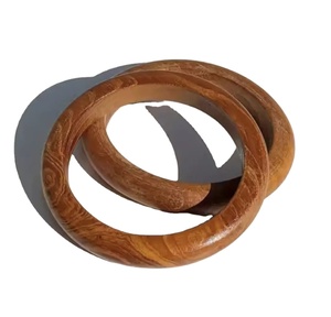 กำไลไม้โบราณคุณภาพพรีเมียม รูปทรงออกแบบอย่างประณีต ผิวขัดเงา บรรจุภัณฑ์สั่งทำได้ เหมาะสำหรับผู้หญิงทุกโอกาส - Product Image 3