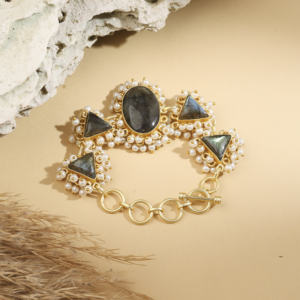 Pulsera artesanal de labradorita y perlas con eslabones de latón – Joyería de lujo con cierre de palanca para mujer - Product Image 1