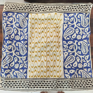 ผ้าพันคอผ้าฝ้ายทำมือลายพิมพ์บล็อกลายดอกไม้สไตล์ชาติพันธุ์จาก Naaz Textile ชุดผ้าพันคอและผ้าผูกคอ เนื้อผ้านุ่มสบายผิว เหมาะสำหรับฤดูร้อน - Product Image 2