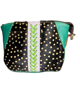 Bolso bandolera hecho a mano con estilo bohemio único, accesorio de piel de vaca reciclada perfecto para mujer - Product Image 1