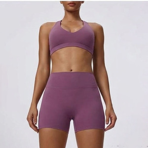 Ensemble de shorts de yoga pour femmes, personnalisé, de haute qualité, sans couture, couleur unie, 2 pièces, sans manches, taille élastique, vêtements de sport pour la salle de sport - Product Image 4