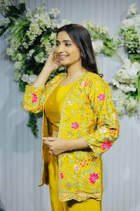 Ensemble haut et bas pour femme Ramdev Trading, tenue de mariage moderne, tenue de fête Diwali, ensemble designer avec dupatta, pure soie chinon brodée numériquement - Product Image 3