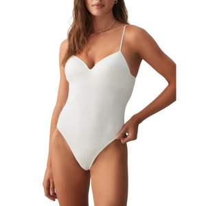 Mono enterizo de una pieza para mujer, personalizado al por mayor, con cuello en V, sin mangas, ajuste ceñido, control de abdomen, estilo top de tirantes para entrenamiento, con tanga y elasticidad en cuatro direcciones - Product Image 1