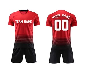 ชุดเสื้อฟุตบอลสีแดงดำทองแบบกำหนดเอง ชุดยูนิฟอร์มทีมแบบซับลิเมชั่น เสื้อ กางเกงขาสั้น พิมพ์ชื่อและหมายเลข แบบยูนิเซ็กซ์ คอวี แขนสั้น - Product Image 2