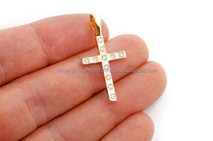 Pendentif Croix Jésus en Or Massif 10K avec Diamant Naturel Rond Sertie à Griffes, Bijou Chrétien Religieux Unisexe, Pendentif Fin Charmant - Product Image 5