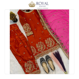 Traje Dhoti Salwar de Seda Chinnon con Bordado y Lentejuelas, Diseño de Última Moda, Ropa India de Alta Demanda a Precio Descontado - Product Image 3