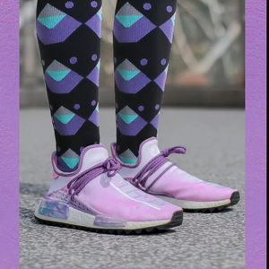 Chaussettes de compression Tabi géométriques noires en mélange de coton tricoté pour la randonnée et l'entraînement - Product Image 3
