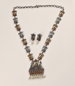 Conjunto de Collar y Pendientes de Latón Bicolor con Plata Oxidada, Motivo de Diosa, Estilo Bohemio, Piedra Roja, Regalo Tradicional - Product Image 4