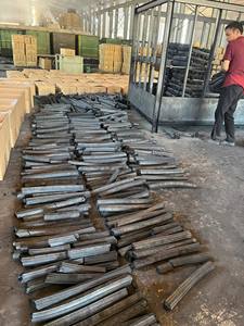 Machine à Briquettes de Charbon de Bois à partir de Sciure - 100% Bois Dur Naturel, Haute Valeur Calorifique, Durée de Combustion 4-6h, Vietnam - Product Image 6