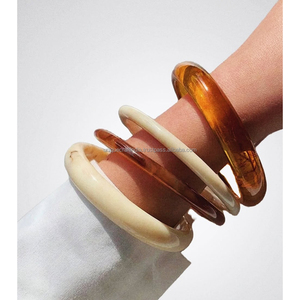 ชุดกำไลข้อมือเรซินสีดำสีขาวสีแดงและสีงาช้างทำด้วยมือสร้อยข้อมือซ้อนแบบทันสมัยมีสไตล์ทุกวัน - Product Image 6