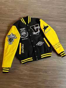 Chaqueta Varsity para Hombre en Verde y Amarillo con Bloques de Color, Mangas de Cuero, Cuello Alto, Botones a Presión y Bordado de Letras - Product Image 1
