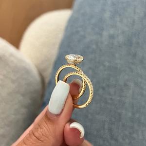 Ensemble de bague de fiançailles en diamant ovale de 3 carats E VVS2, pavé français, ensemble de mariage en diamant ovale de laboratoire de 3 carats, or jaune 14 carats, certifié IGI - Product Image 2