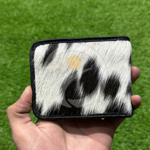 Cartera de Cuero Auténtico con Pelo de Vaca, Hecha a Mano, Delgada, Bifold, Tarjetero, Diseño Compacto y Funcional - Product Image 1