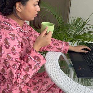 Ensemble de pyjama à imprimé floral pour femmes, manches longues, 100% coton, vêtements de nuit doux, longueur complète, col rabattu, tenue décontractée pour le printemps - Product Image 3