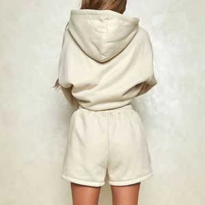 ชุดเซ็ตฮู้ดดี้และกางเกงขาสั้นผ้าฟลีซคอตตอนเนื้อหนาคุณภาพสูงสำหรับผู้หญิง ตกแต่งด้วยงานปักแบบเรียบง่าย สไตล์สตรีทแวร์สำหรับฤดูหนาว - Product Image 3