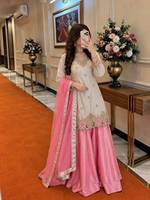 Kurta en soie crème pour femme avec broderie sequins et zari, travail artisanal et dentelle Latkan, palazzo rose avec bordure en dentelle organza et dupatta