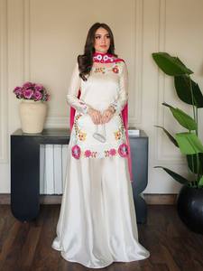 Conjunto de Traje Palazzo Bordado Premium para Mujer con Adornos de Perlas, Bordado Intenso, Dupatta de Diseñador y Ropa Étnica Elegante - Product Image 2