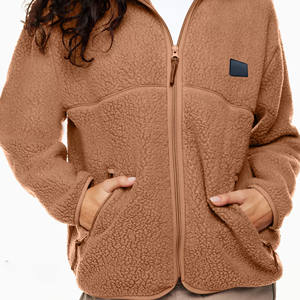 Veste Sherpa personnalisée pour femme à col montant, en polaire Teddy, coupe oversize, avec fermeture éclair quart de zip - Product Image 3