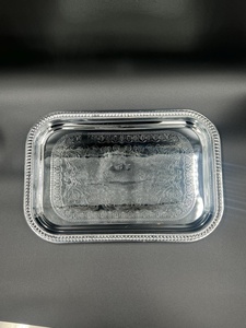 Bandeja de Almacenamiento Rectangular de Metal con Acabado Pulido, Diseño Clásico para Uso en Mesa - Product Image 6