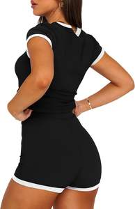 ชุดเซ็ตสองชิ้นผ้าโพลีเอสเตอร์แบบซักได้สำหรับผู้หญิง สไตล์ลำลองใส่สบาย เหมาะสำหรับฤดูร้อน เสื้อและกางเกงขาสั้นเข้าชุด ระบายอากาศได้ดี ใส่สบายๆ อยู่บ้าน - Product Image 4