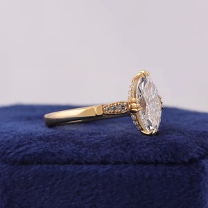 Anillo de Compromiso con Diamante Cultivado en Laboratorio de 2.50 Quilates, Corte Marquesa, Halo Oculto, Oro Amarillo de 14k, Joyería Elegante y Sostenible, Solitario Atemporal - Product Image 2