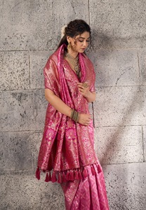 Hermoso Sari de Seda Banarasi de Diseño con Blusa de Seda Tejida, Sari de Seda Suave para Bodas y Fiestas - Product Image 3