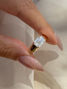 Bague de fiançailles solitaire en diamant émeraude de 1,5 carat cultivé en laboratoire, or massif 14 carats certifié IGI - Product Image 1