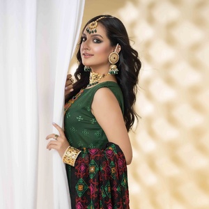 MI Creation's Bellamente diseñado de 3 piezas de algodón Lawn Salwar Kameez para mujeres Bordado pesado Ropa de fiesta informal de 4 estaciones - Product Image 2