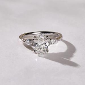 Bague en Moissanite Diamant Solitaire Élégante pour Mariage, Sertie d'une Pierre Brillante, Disponible au Meilleur Prix du Marché – Vente en Gros - Product Image 1