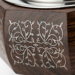 Calentador de Alimentos de Madera Majestic Gulf con Intrincado Filigranado Arabesco de Nácar y Tapa Cónica de Acero Inoxidable - Product Image 2