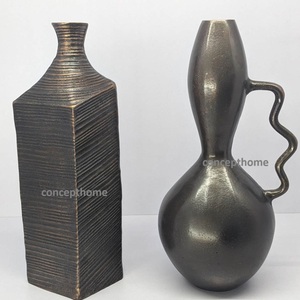 Jarrón de Flores Metálico Costero Moderno, Hecho a Mano, Ecológico, con Colores, Tamaños y Logotipo Personalizables para Decoración de Mesa - Product Image 5