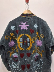 เสื้อแจ็คเก็ตสั้นลายดอกไม้กำมะหยี่ซูซานีแบบรักษ์โลก ราคาโรงงาน แบรนด์ Bless International กระดุมวินเทจ เสื้อโค้ทฤดูหนาวสำหรับผู้ใหญ่ - Product Image 4