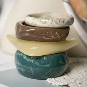 Nouvelle Collection Bracelet en Résine Transparente Couleurs Tendances Fait Main Motif Abstrait Moderne Amour pour Femme Soirée Chic - Product Image 1