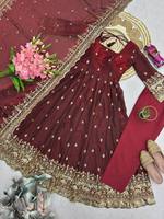 Robe Anarkali Salwar Kameez de qualité supérieure, fabriquée en soie Georgette épaisse avec broderies et sequins.