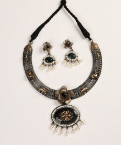 Ensemble collier et boucles d'oreilles motif éléphant en argent oxydé fait main, bijoux ethniques tribaux - Product Image 4