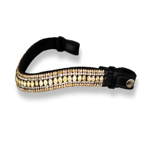 Diadema de cuero de lujo con cinco filas de cristales dorados decorativos, elegante accesorio de brida inglesa con pedrería para caballo. - Product Image 1