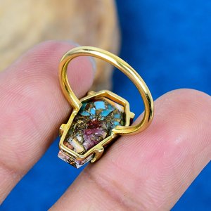 Bague en argent sterling 925 plaqué or 18 carats avec pierre précieuse naturelle en forme de cercueil, turquoise cuivrée et huître bleue épineuse - Product Image 4